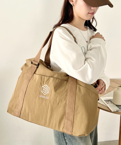 wears(ウェアーズ)の「【2WAY・大容量】ワントーンカラーナイロンボストンバッグ/トラベルバッグ(ボストンバッグ・レディース・ブラック/ブラウン/グレー/ライトベージュ・FREE)」の18枚目の写真