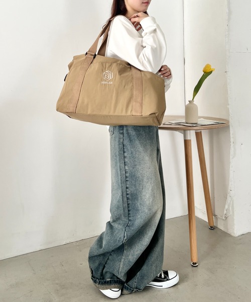 wears(ウェアーズ)の「【2WAY・大容量】ワントーンカラーナイロンボストンバッグ/トラベルバッグ(ボストンバッグ・レディース・ブラック/ブラウン/グレー/ライトベージュ・FREE)」の11枚目の写真