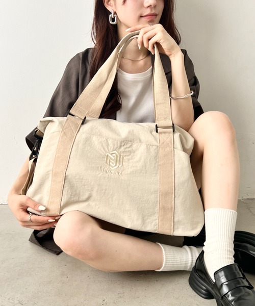 wears(ウェアーズ)の「【2WAY・大容量】ワントーンカラーナイロンボストンバッグ/トラベルバッグ(ボストンバッグ・レディース・ブラック/ブラウン/グレー/ライトベージュ・FREE)」の14枚目の写真