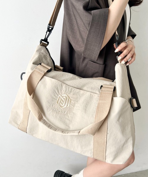 wears(ウェアーズ)の「【2WAY・大容量】ワントーンカラーナイロンボストンバッグ/トラベルバッグ(ボストンバッグ・レディース・ブラック/ブラウン/グレー/ライトベージュ・FREE)」の15枚目の写真