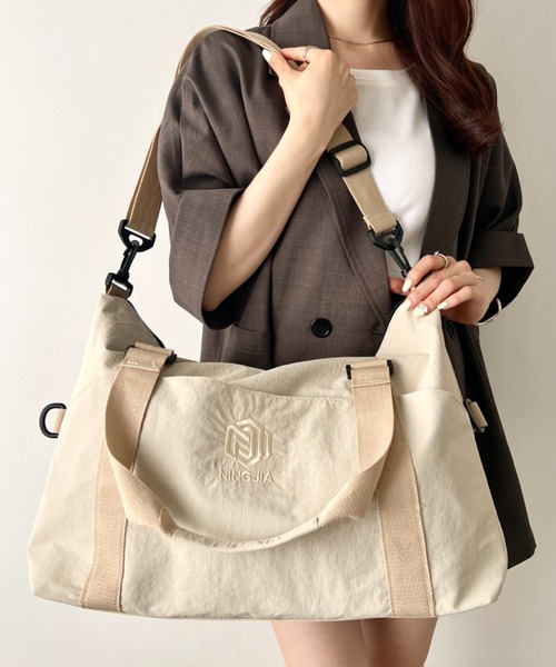 wears(ウェアーズ)の「【2WAY・大容量】ワントーンカラーナイロンボストンバッグ/トラベルバッグ(ボストンバッグ・レディース・ブラック/ブラウン/グレー/ライトベージュ・FREE)」の5枚目の写真