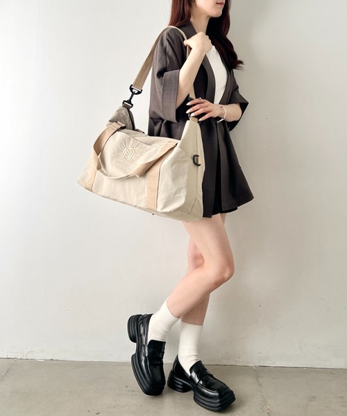 wears(ウェアーズ)の「【2WAY・大容量】ワントーンカラーナイロンボストンバッグ/トラベルバッグ(ボストンバッグ・レディース・ブラック/ブラウン/グレー/ライトベージュ・FREE)」の7枚目の写真