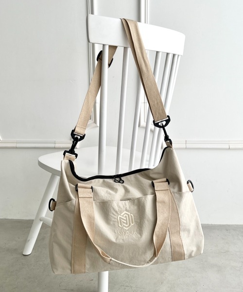 wears(ウェアーズ)の「【2WAY・大容量】ワントーンカラーナイロンボストンバッグ/トラベルバッグ(ボストンバッグ・レディース・ブラック/ブラウン/グレー/ライトベージュ・FREE)」の13枚目の写真