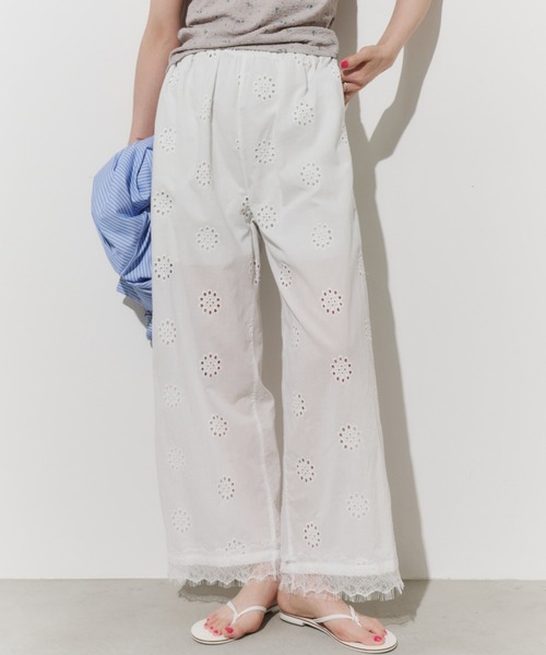Unitage(ユニテージ)の「レースコンビカットワーク刺繍イージーパンツ(その他パンツ・レディース・ホワイト/ブラック・FREE)」の1枚目の写真