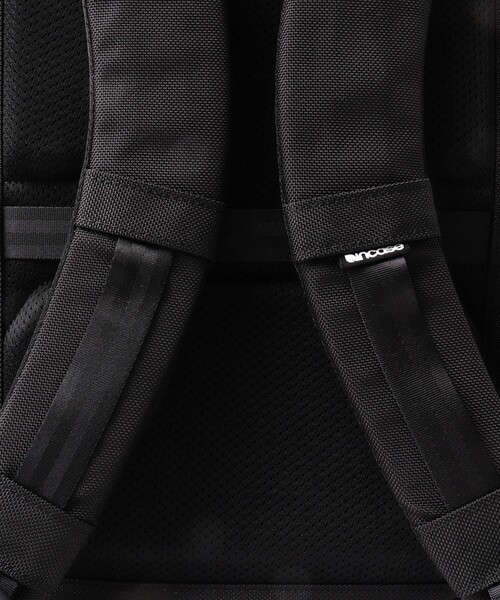 incase（インケース）の「【Incase/インケース】Tracks Backpack 18L（バックパック/リュック・メンズ・ブラック・FREE）」の10枚目の写真