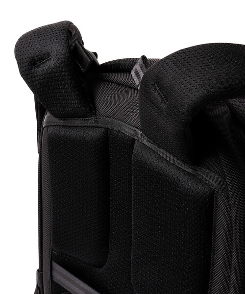 incase（インケース）の「【Incase/インケース】Tracks Backpack 18L（バックパック/リュック・メンズ・ブラック・FREE）」の13枚目の写真