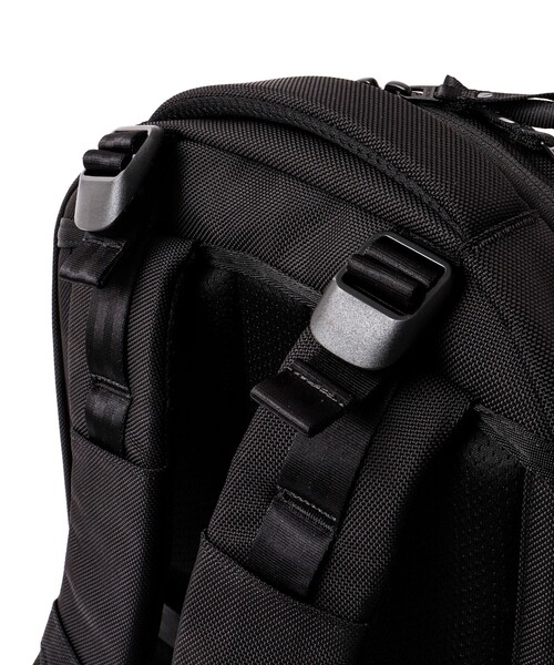incase（インケース）の「【Incase/インケース】Tracks Backpack 18L（バックパック/リュック・メンズ・ブラック・FREE）」の15枚目の写真