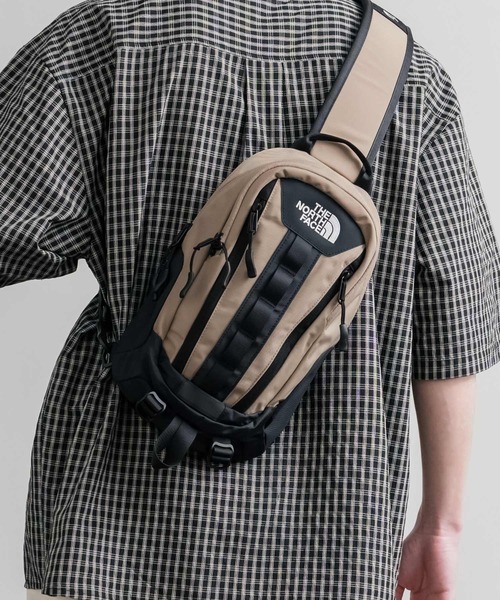 THE NORTH FACE（ザノースフェイス）の「THE NORTH FACE BIG SHOT ONE WAY ロゴ刺繍ワンショルダーボディバッグ（ボディバッグ/ウエストポーチ・メンズ・ダークベージュ/ブラック・FREE）」の14枚目の写真