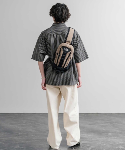 THE NORTH FACE（ザノースフェイス）の「THE NORTH FACE BIG SHOT ONE WAY ロゴ刺繍ワンショルダーボディバッグ（ボディバッグ/ウエストポーチ・メンズ・ダークベージュ/ブラック・FREE）」の16枚目の写真