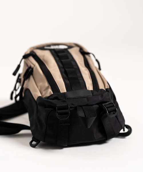 THE NORTH FACE（ザノースフェイス）の「THE NORTH FACE BIG SHOT ONE WAY ロゴ刺繍ワンショルダーボディバッグ（ボディバッグ/ウエストポーチ・メンズ・ダークベージュ/ブラック・FREE）」の21枚目の写真