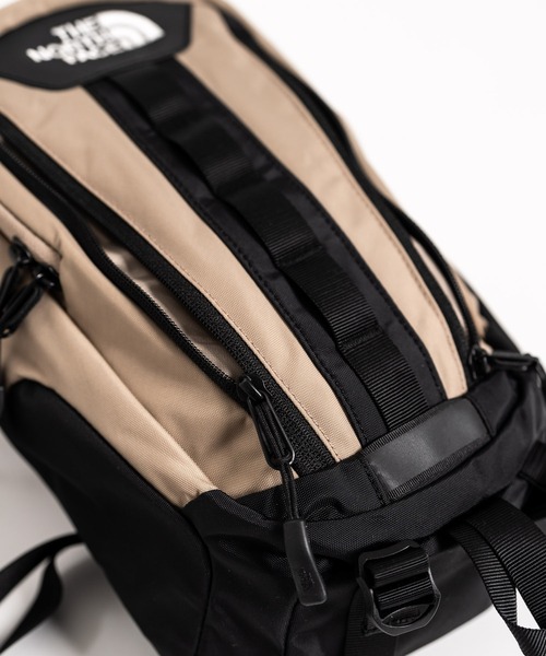 THE NORTH FACE（ザノースフェイス）の「THE NORTH FACE BIG SHOT ONE WAY ロゴ刺繍ワンショルダーボディバッグ（ボディバッグ/ウエストポーチ・メンズ・ダークベージュ/ブラック・FREE）」の22枚目の写真