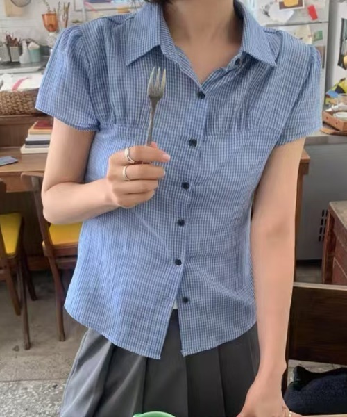 Sibra(シブラ)の「胸元シャーリング×ほんのりシアー素材 チェック柄半袖シャツブラウス(シャツ/ブラウス・レディース・ブルー/ネイビー/グレー・M)」の16枚目の写真