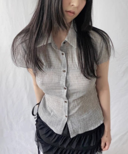 Sibra(シブラ)の「胸元シャーリング×ほんのりシアー素材 チェック柄半袖シャツブラウス(シャツ/ブラウス・レディース・ブルー/ネイビー/グレー・M)」の10枚目の写真