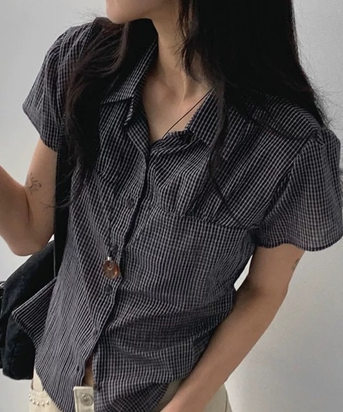Sibra(シブラ)の「胸元シャーリング×ほんのりシアー素材 チェック柄半袖シャツブラウス(シャツ/ブラウス・レディース・ブルー/ネイビー/グレー・M)」の15枚目の写真