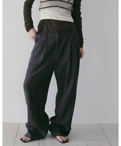 anuke(アンヌーク)の「anuke Linen Tuck Pants(その他パンツ・レディース・ダークブラウン/ネイビー・36/38)」の8枚目の写真