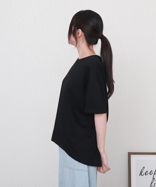 libelle more（リベル モア）の「ワイドシルエット切替デザインプルオーバー【接触冷感／吸水速乾／遮熱】（Tシャツ/カットソー・レディース・チャコールグレー/オフホワイト/ブラック/ボルドー・M/L）」の20枚目の写真