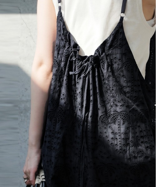 antiqua(アンティカ)の「ノースリーブ 綿100 サロペット(サロペット/オーバーオール・レディース・ブラック・ONESIZE)」の6枚目の写真