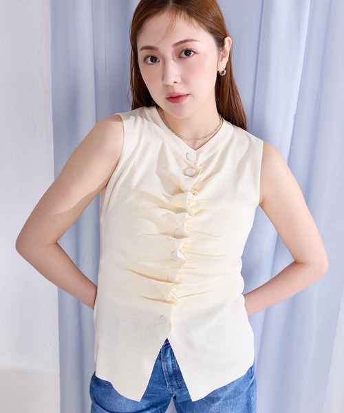 en CAnAF(エンカナフ)の「【女性らしさを引き立てる】リネンライクノースリーブギャザーニットトップス(その他トップス・レディース・アイボリー/ブラック/レッド・フリー)」の6枚目の写真