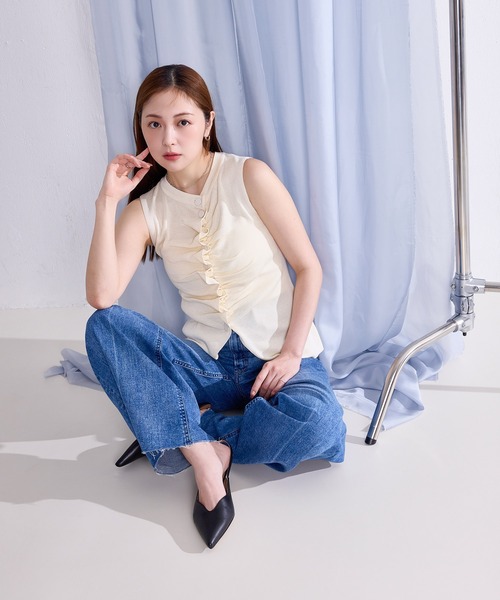 en CAnAF(エンカナフ)の「【女性らしさを引き立てる】リネンライクノースリーブギャザーニットトップス(その他トップス・レディース・アイボリー/ブラック/レッド・フリー)」の4枚目の写真