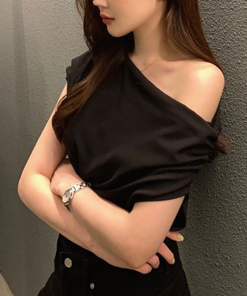 ADDITION STORE(アディションストア)の「\大人っぽデザインTシャツ/ギャザースリーブ ワンオフショル プルオーバー(Tシャツ/カットソー・レディース・マスタード/ホワイト/ブラック・FREE)」の7枚目の写真