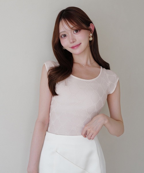 EIMY ISTOIRE(エイミーイストワール)の「PAPILLON MONOGRAM KNIT TOP(ニット/セーター・レディース・ライトピンク/ブラック/ライトグレー/ホワイト・F)」の4枚目の写真