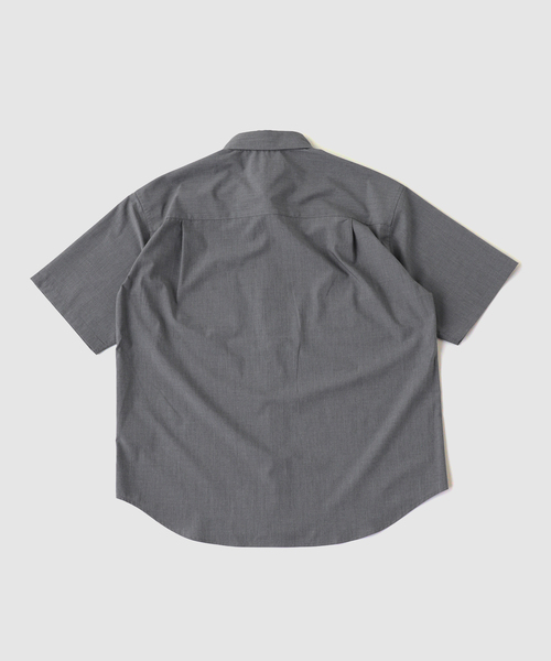 B.C STOCK(ベーセーストック)の「LIM-bress ハンソデオーバーシャツ(シャツ/ブラウス・メンズ・チャコールグレー/アイボリー/ブラウン/ブルー系その他/ピンク・MEDIUM/LARGE)」の6枚目の写真