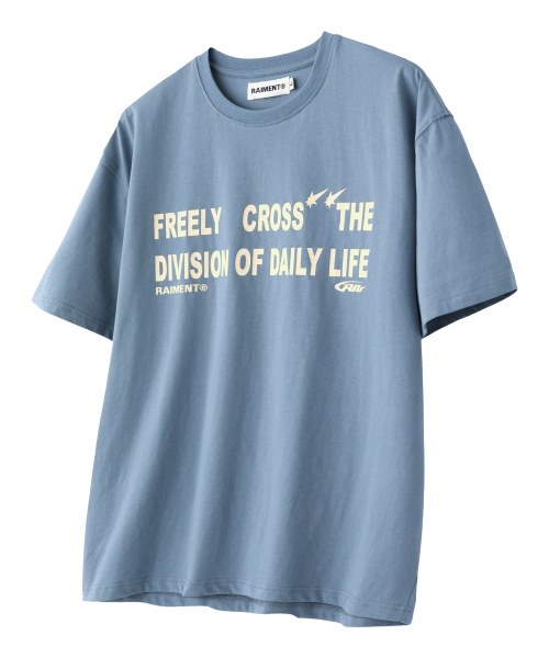 RAIMENT(レイメント)の「ディビジョンレタリング半袖Tシャツ_アッシュブルー(Tシャツ/カットソー・メンズ・その他・SMALL/MEDIUM/LARGE)」の2枚目の写真