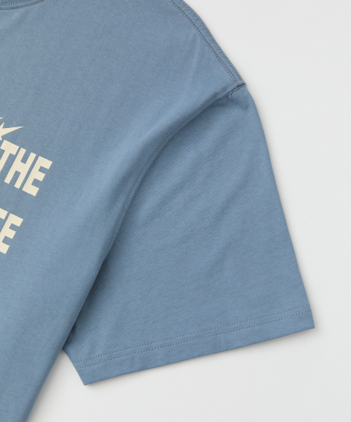RAIMENT(レイメント)の「ディビジョンレタリング半袖Tシャツ_アッシュブルー(Tシャツ/カットソー・メンズ・その他・SMALL/MEDIUM/LARGE)」の7枚目の写真