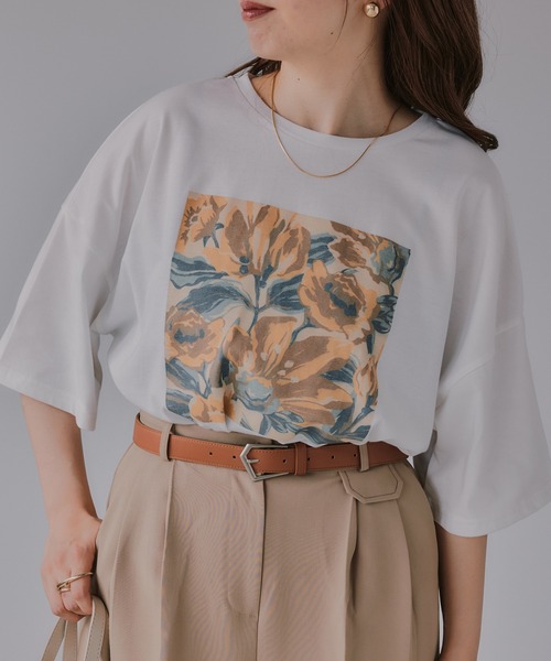 210nouve(トゥージュヌーブ)の「フラワー アート オーバーサイズ Tシャツ(Tシャツ/カットソー・レディース・ブラック/ホワイト/ネイビー/ベージュ・FREE)」の2枚目の写真