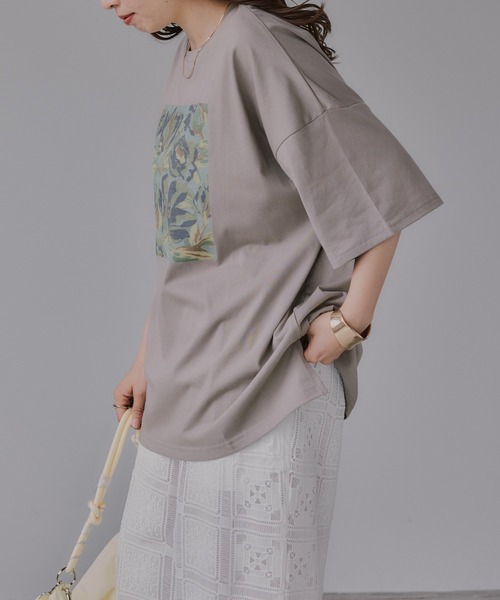 210nouve(トゥージュヌーブ)の「フラワー アート オーバーサイズ Tシャツ(Tシャツ/カットソー・レディース・ブラック/ホワイト/ネイビー/ベージュ・FREE)」の19枚目の写真