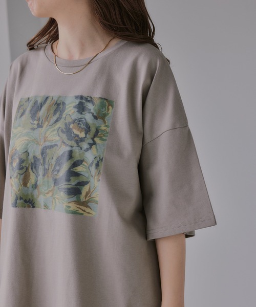 210nouve(トゥージュヌーブ)の「フラワー アート オーバーサイズ Tシャツ(Tシャツ/カットソー・レディース・ブラック/ホワイト/ネイビー/ベージュ・FREE)」の21枚目の写真