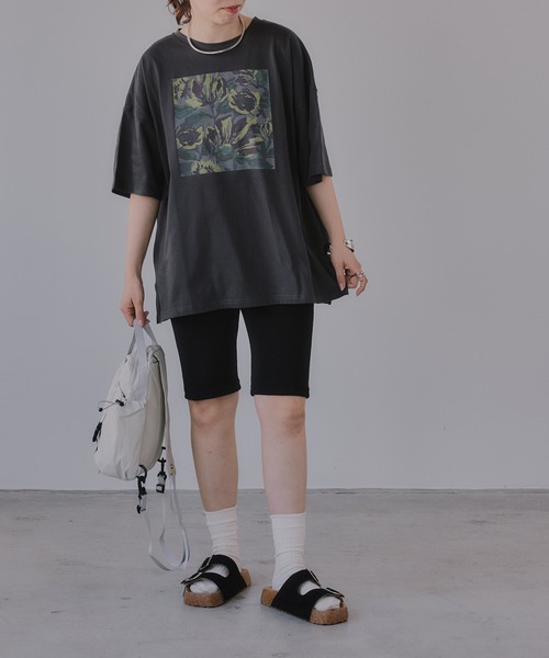 210nouve(トゥージュヌーブ)の「フラワー アート オーバーサイズ Tシャツ(Tシャツ/カットソー・レディース・ブラック/ホワイト/ネイビー/ベージュ・FREE)」の15枚目の写真