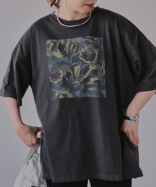 210nouve(トゥージュヌーブ)の「フラワー アート オーバーサイズ Tシャツ(Tシャツ/カットソー・レディース・ブラック/ホワイト/ネイビー/ベージュ・FREE)」の14枚目の写真