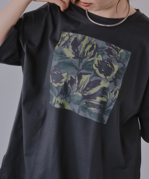 210nouve(トゥージュヌーブ)の「フラワー アート オーバーサイズ Tシャツ(Tシャツ/カットソー・レディース・ブラック/ホワイト/ネイビー/ベージュ・FREE)」の12枚目の写真