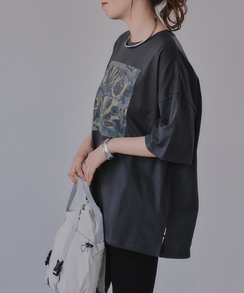 210nouve(トゥージュヌーブ)の「フラワー アート オーバーサイズ Tシャツ(Tシャツ/カットソー・レディース・ブラック/ホワイト/ネイビー/ベージュ・FREE)」の13枚目の写真