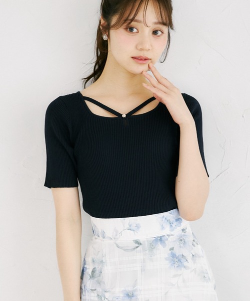 tocco closet(トッコ クローゼット)の「【ZOZO限定】接触冷感パールビジューネックリブトップス(Tシャツ/カットソー・レディース・ネイビー/ブラック/その他/オフホワイト・M)」の1枚目の写真
