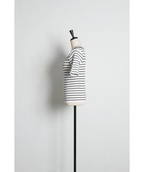 tocco closet(トッコ クローゼット)の「【ZOZO限定】接触冷感パールビジューネックリブトップス(Tシャツ/カットソー・レディース・ネイビー/ブラック/その他/オフホワイト・M)」の9枚目の写真
