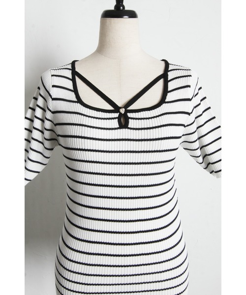 tocco closet(トッコ クローゼット)の「【ZOZO限定】接触冷感パールビジューネックリブトップス(Tシャツ/カットソー・レディース・ネイビー/ブラック/その他/オフホワイト・M)」の11枚目の写真