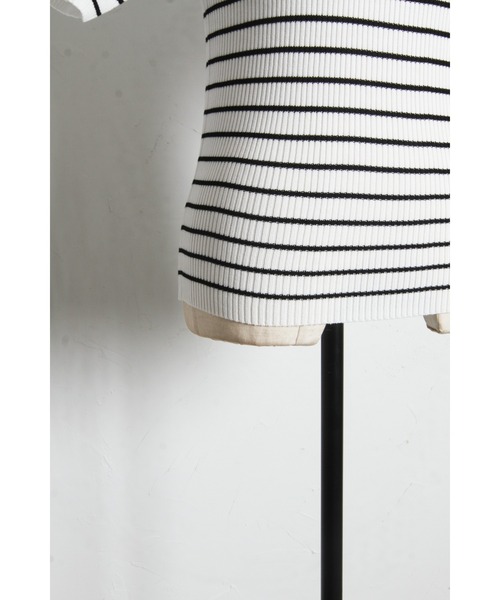 tocco closet(トッコ クローゼット)の「【ZOZO限定】接触冷感パールビジューネックリブトップス(Tシャツ/カットソー・レディース・ネイビー/ブラック/その他/オフホワイト・M)」の14枚目の写真