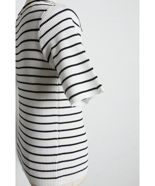 tocco closet(トッコ クローゼット)の「【ZOZO限定】接触冷感パールビジューネックリブトップス(Tシャツ/カットソー・レディース・ネイビー/ブラック/その他/オフホワイト・M)」の15枚目の写真