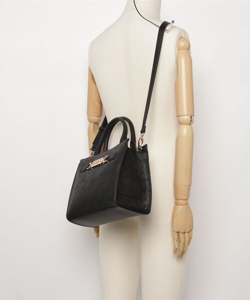 Guess(ゲス)の「CELESTIA Satchel(トートバッグ・レディース・ブラック・ONE SIZE)」の18枚目の写真