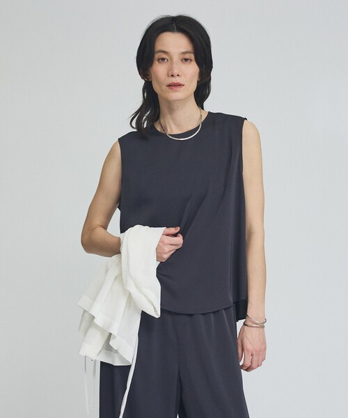qualite(カリテ)の「クールサテンノースリーブブラウス(シャツ/ブラウス・レディース・ワイン/ネイビー・フリー)」の4枚目の写真