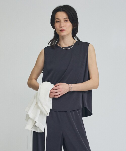 qualite(カリテ)の「クールサテンノースリーブブラウス(シャツ/ブラウス・レディース・ワイン/ネイビー・フリー)」の20枚目の写真