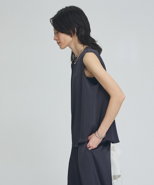 qualite(カリテ)の「クールサテンノースリーブブラウス(シャツ/ブラウス・レディース・ワイン/ネイビー・フリー)」の21枚目の写真