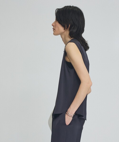 qualite(カリテ)の「クールサテンノースリーブブラウス(シャツ/ブラウス・レディース・ワイン/ネイビー・フリー)」の22枚目の写真