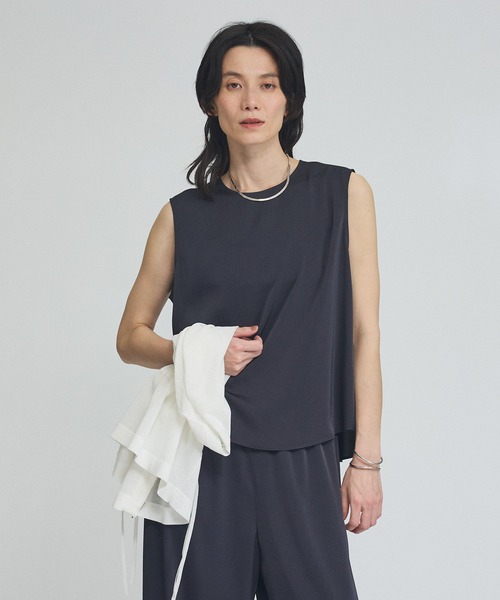 qualite(カリテ)の「クールサテンノースリーブブラウス(シャツ/ブラウス・レディース・ワイン/ネイビー・フリー)」の3枚目の写真