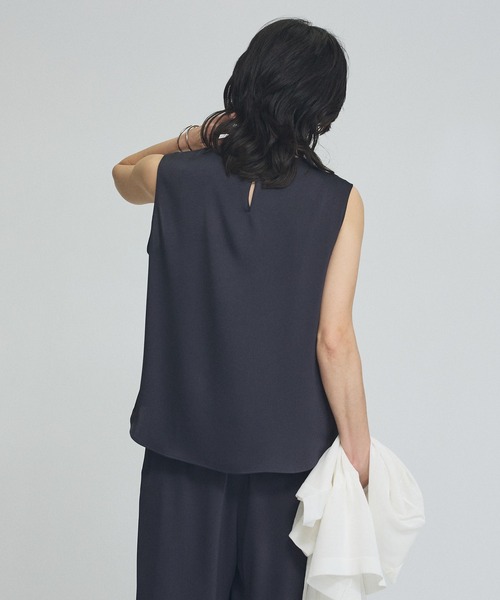qualite(カリテ)の「クールサテンノースリーブブラウス(シャツ/ブラウス・レディース・ワイン/ネイビー・フリー)」の22枚目の写真