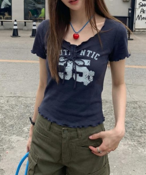 tolene(トレネ)の「フロントシャーリング リボン ロゴプリント メロウベビーTシャツ(Tシャツ/カットソー・レディース・ネイビー/グレー・FREE)」の9枚目の写真