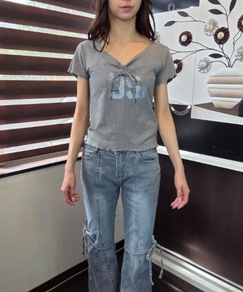 tolene(トレネ)の「フロントシャーリング リボン ロゴプリント メロウベビーTシャツ(Tシャツ/カットソー・レディース・ネイビー/グレー・FREE)」の3枚目の写真