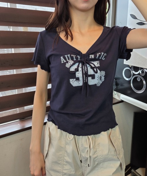 tolene(トレネ)の「フロントシャーリング リボン ロゴプリント メロウベビーTシャツ(Tシャツ/カットソー・レディース・ネイビー/グレー・FREE)」の16枚目の写真